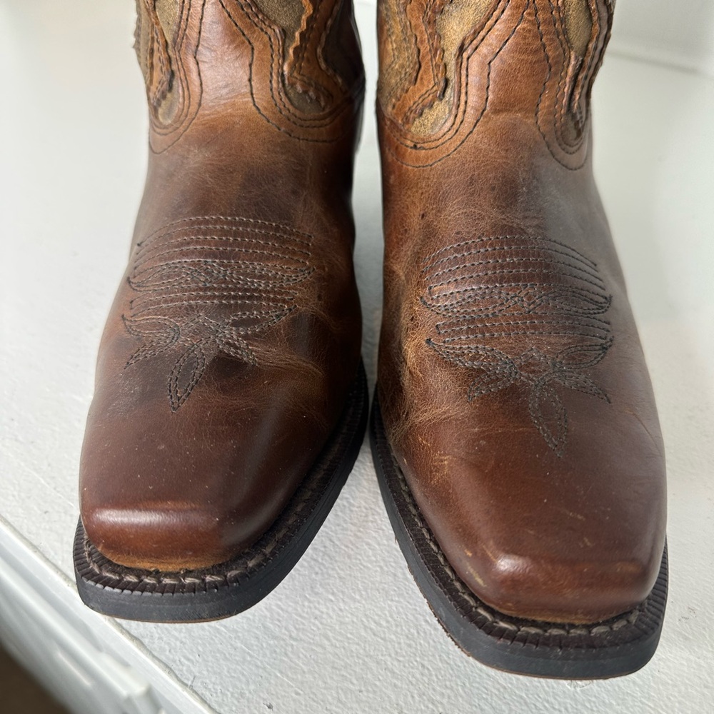 **SOLD**Laredo Women’s 7.5M Western Cowboy Boots Distressed Brown Zig-Zag - Picture 3 of 9
